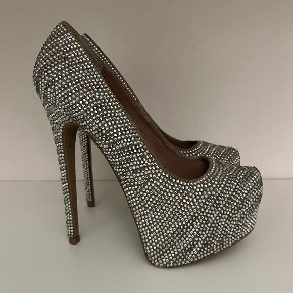 Steve Madden Dyvinal Pewter Pumps - Picture 4 of 7